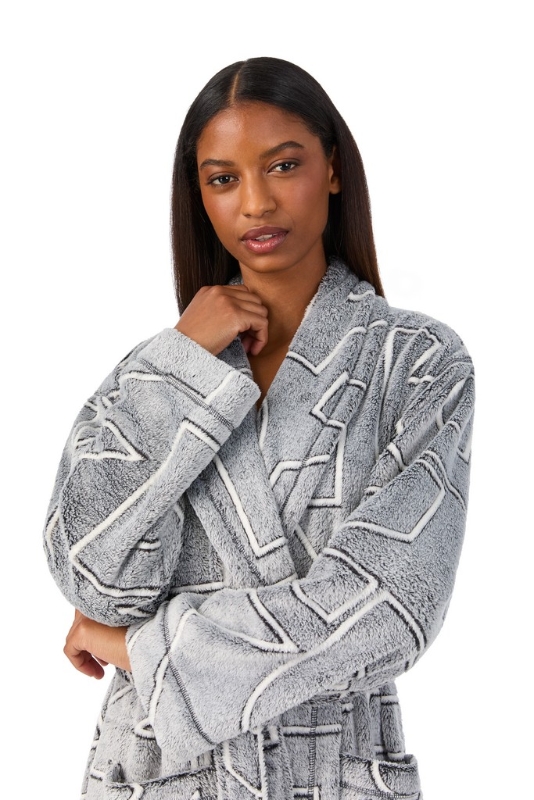 YI10077-SIGNATURE-ROBE